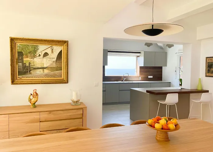 Burgundian House By The Sea In Corsica * Coti-Chiavari (Corsica)