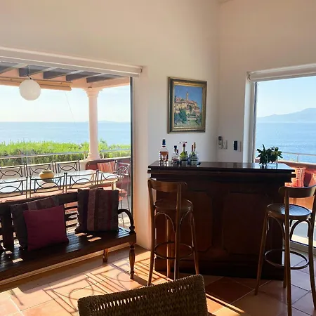 Burgundian House By The Sea In Corsica Tatil Evi Portigliolo