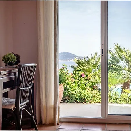 Burgundian House By The Sea In Corsica Feriehus Coti-Chiavari (Corsica)