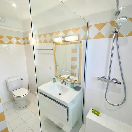 Burgundian House By The Sea In Corsica * Coti-Chiavari (Corsica)