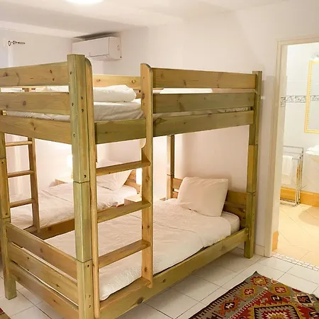 Burgundian House By The Sea In Corsica Hébergement de vacances *